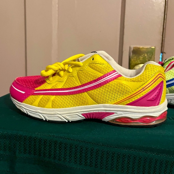 DanSkin  now size 6 sneaker - Picture 8 of 11